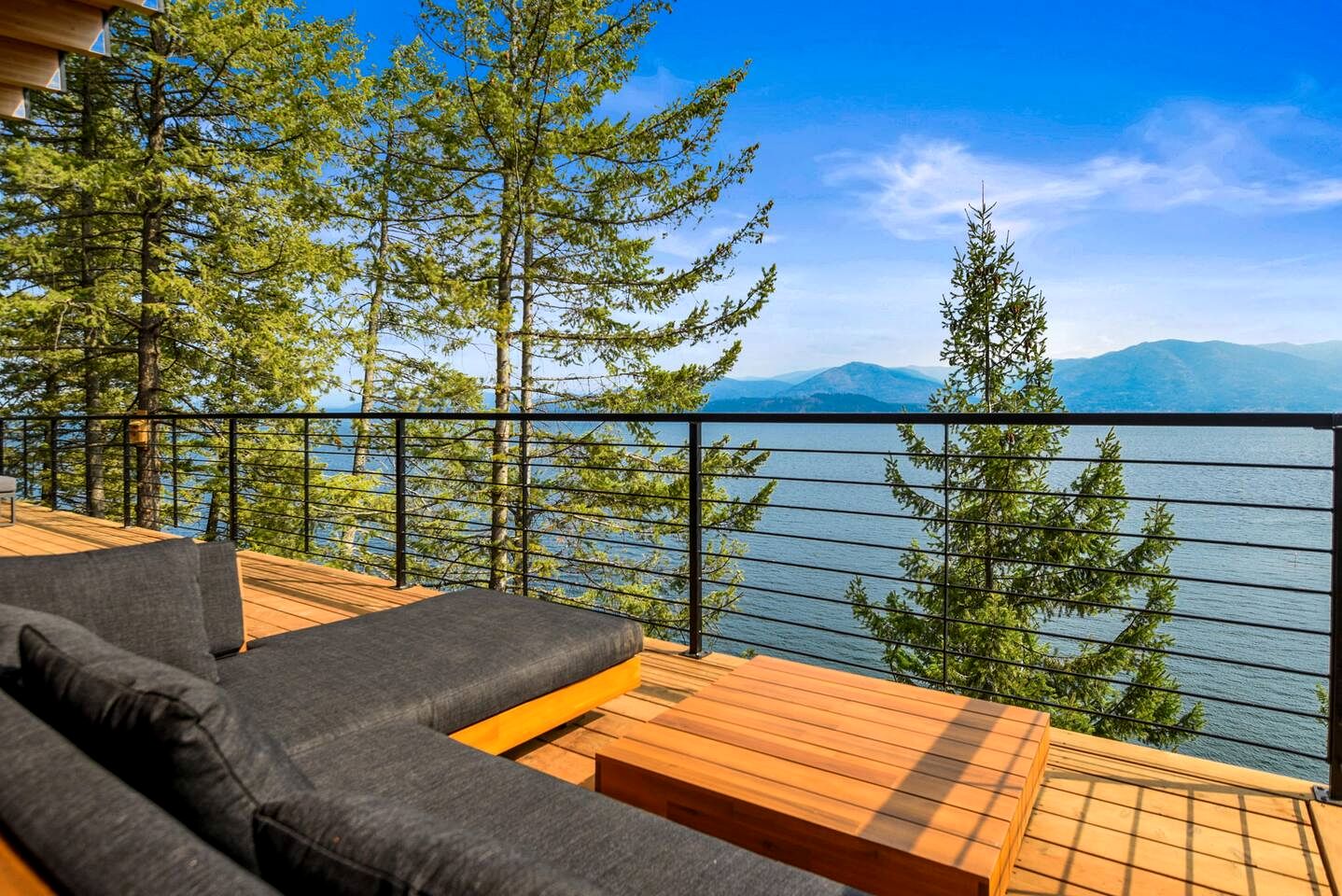 Stunning Designer Rental with Breathtaking Views for a Memorable Escape in Nature by Lake Pend Orielle in Idaho