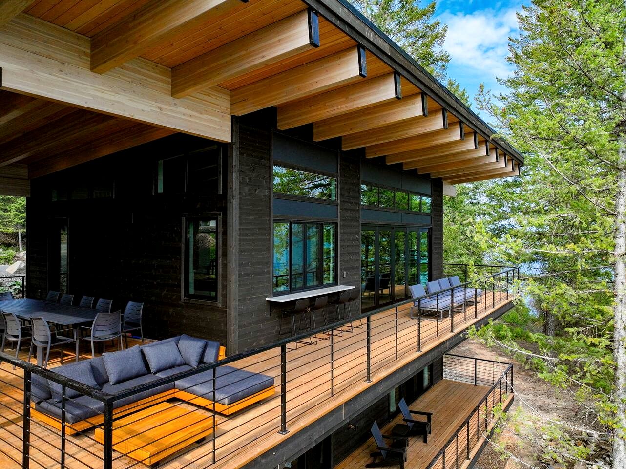 Stunning Designer Rental with Breathtaking Views for a Memorable Escape in Nature by Lake Pend Orielle in Idaho