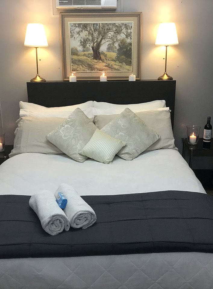 Romantic Cabin Rental on the Wollondilly River near Sydney, NSW, Australia