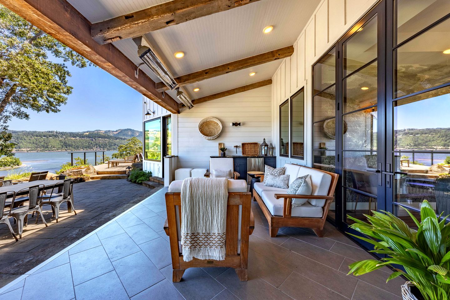 Pure Glamping Cottage with Breathtaking Views and Hot-tub in Hood River, Oregon