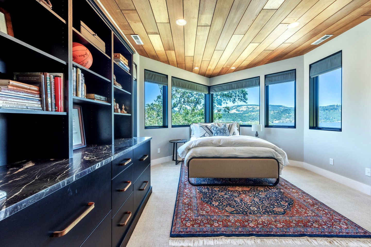 Pure Glamping Cottage with Breathtaking Views and Hot-tub in Hood River, Oregon