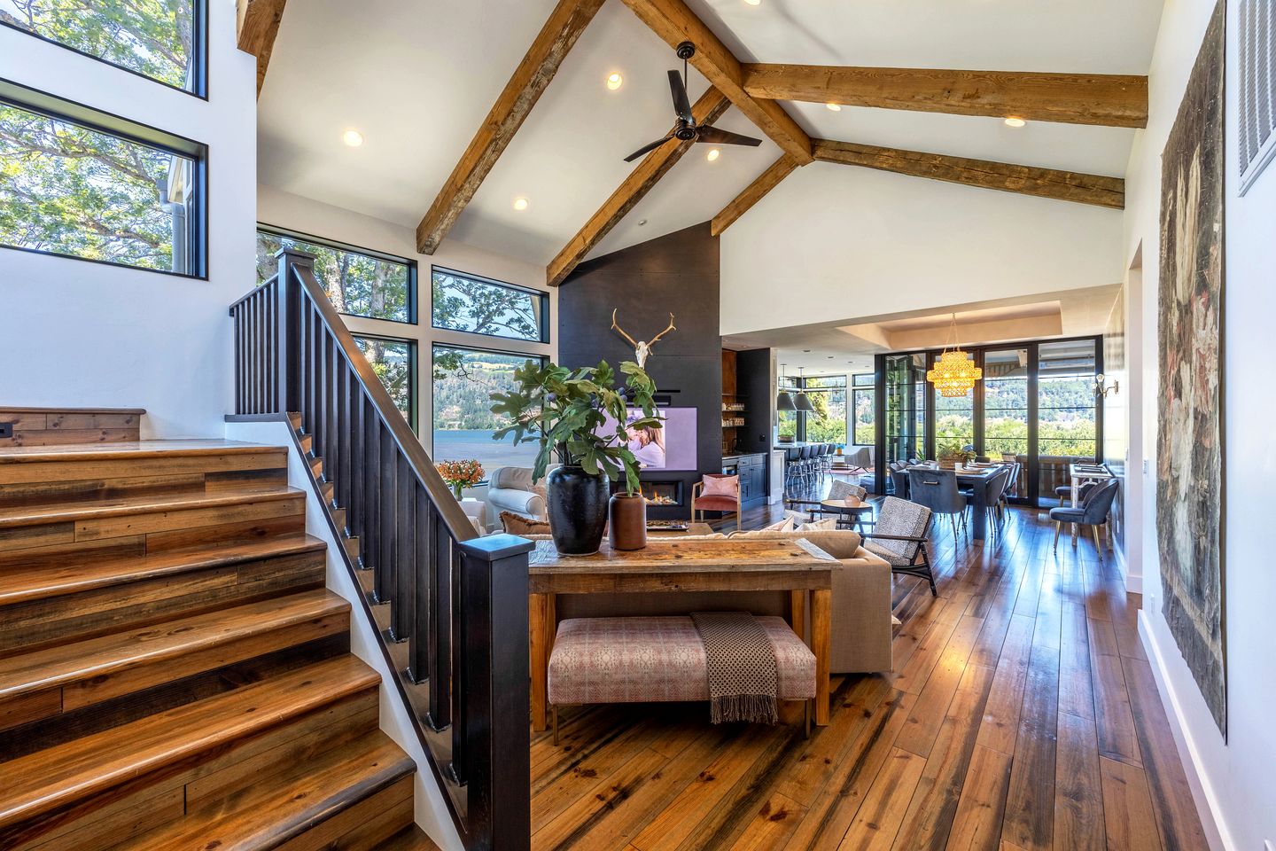 Pure Glamping Cottage with Breathtaking Views and Hot-tub in Hood River, Oregon