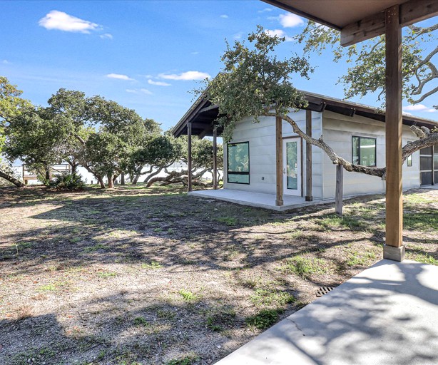 Cozy Modern Cottage with Oak Tree Views near the Pier in Rockport, Texas