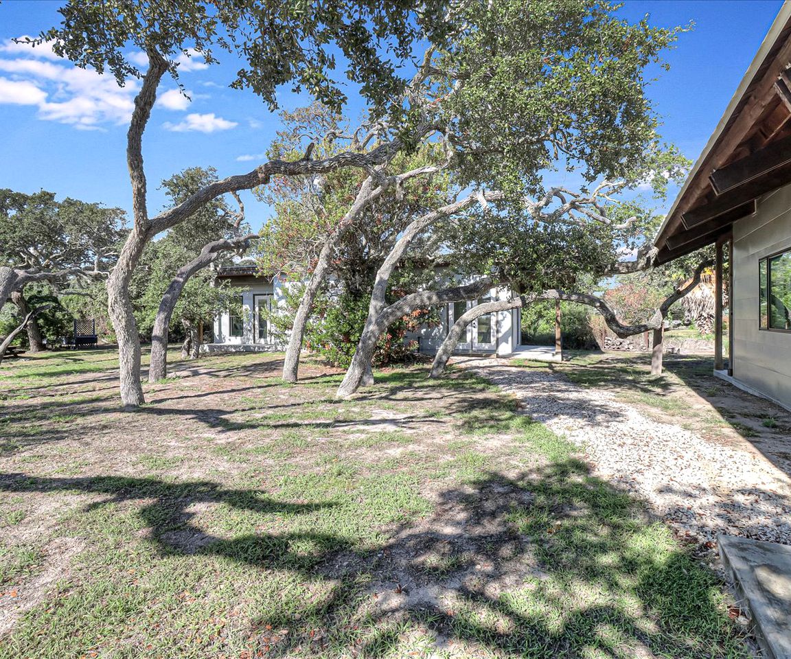 Cozy Modern Cottage with Oak Tree Views near the Pier in Rockport, Texas
