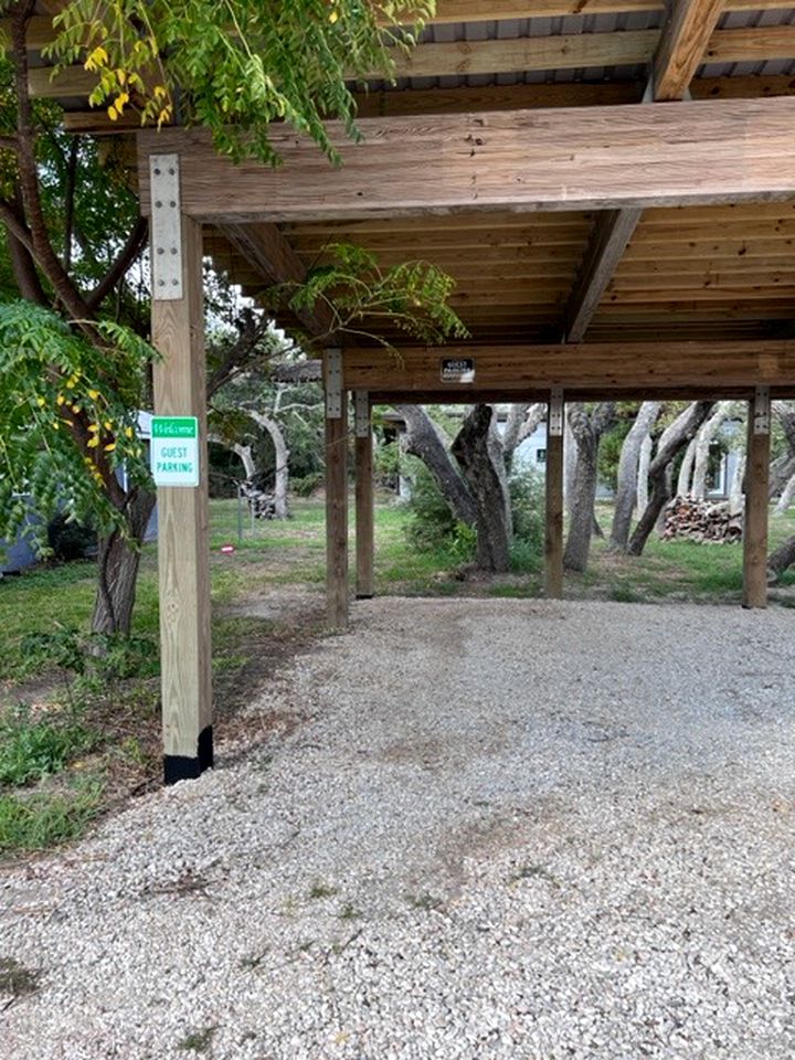 Cozy Modern Cottage with Oak Tree Views near the Pier in Rockport, Texas
