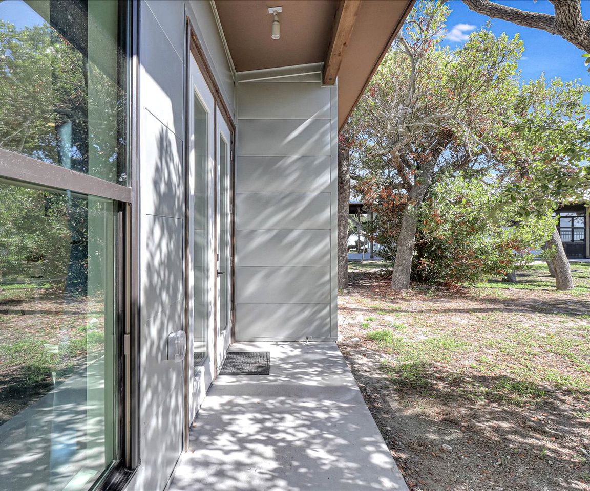 Cozy Modern Cottage with Oak Tree Views near the Pier in Rockport, Texas