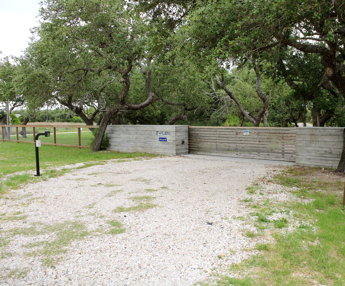 Cozy Modern Cottage with Oak Tree Views near the Pier in Rockport, Texas