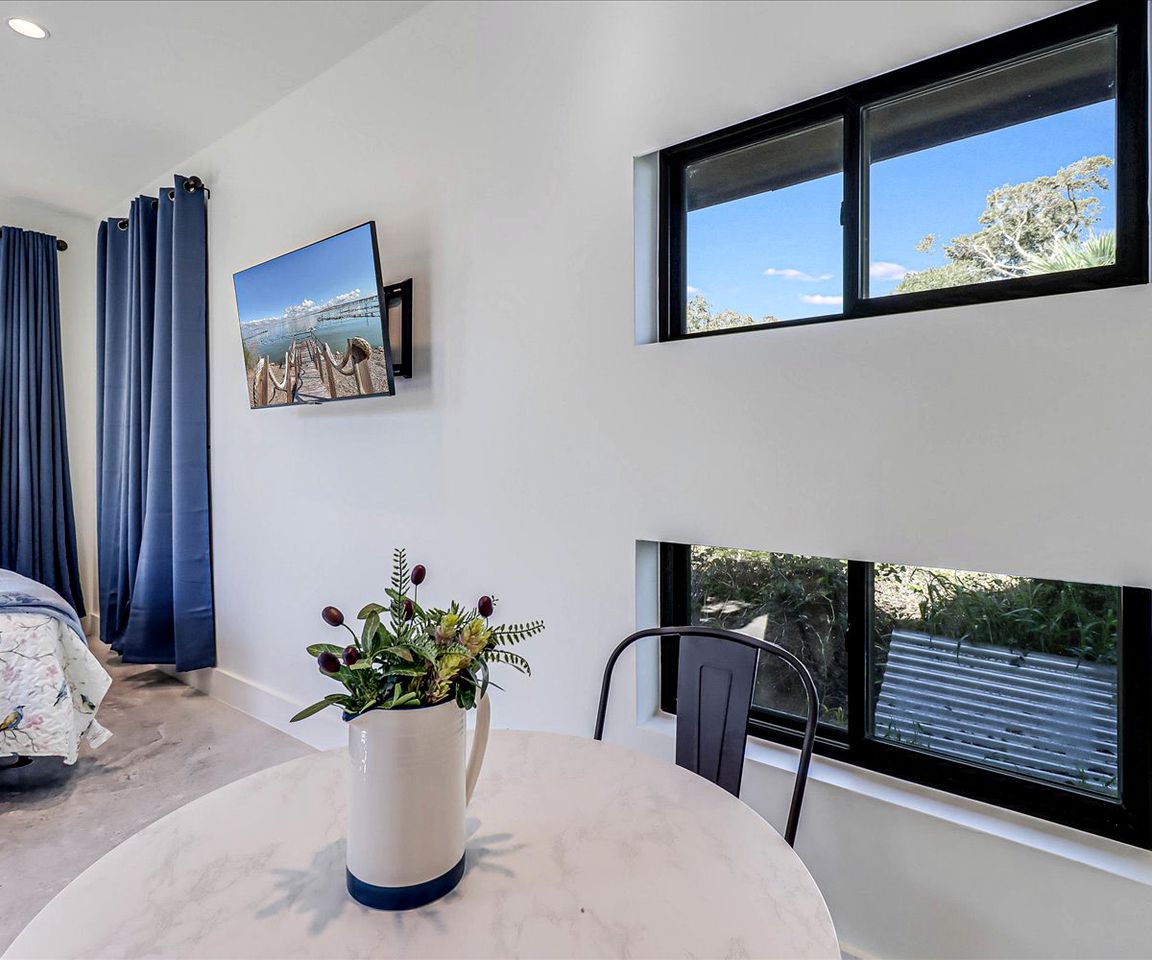 Cozy Modern Cottage with Oak Tree Views near the Pier in Rockport, Texas