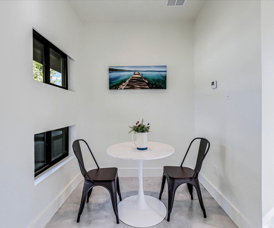 Cozy Modern Cottage with Oak Tree Views near the Pier in Rockport, Texas