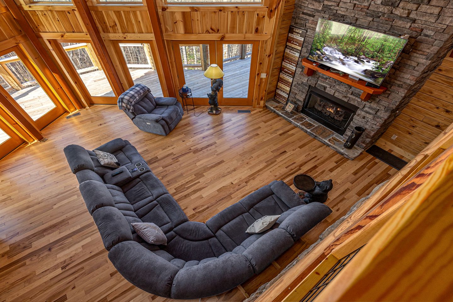 Panoramic Perfection: Luxurious Cabin with Unobstructed Views of Great Smoky Peaks!