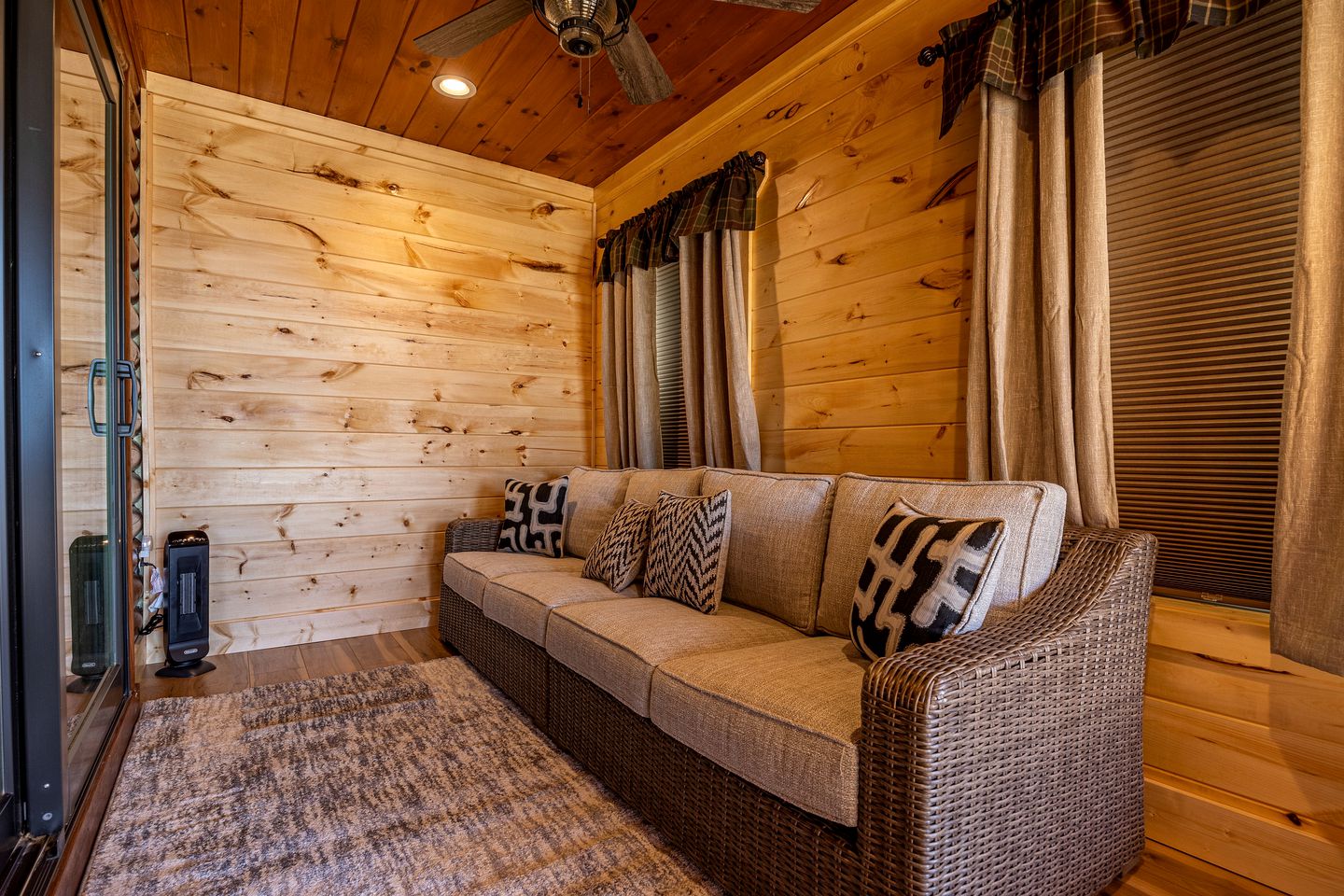 Panoramic Perfection: Luxurious Cabin with Unobstructed Views of Great Smoky Peaks!