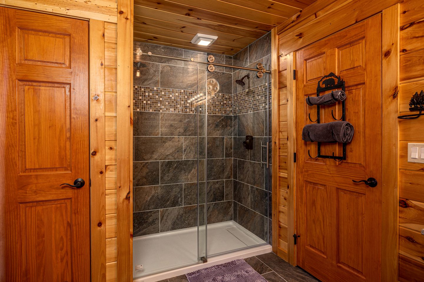 Panoramic Perfection: Luxurious Cabin with Unobstructed Views of Great Smoky Peaks!