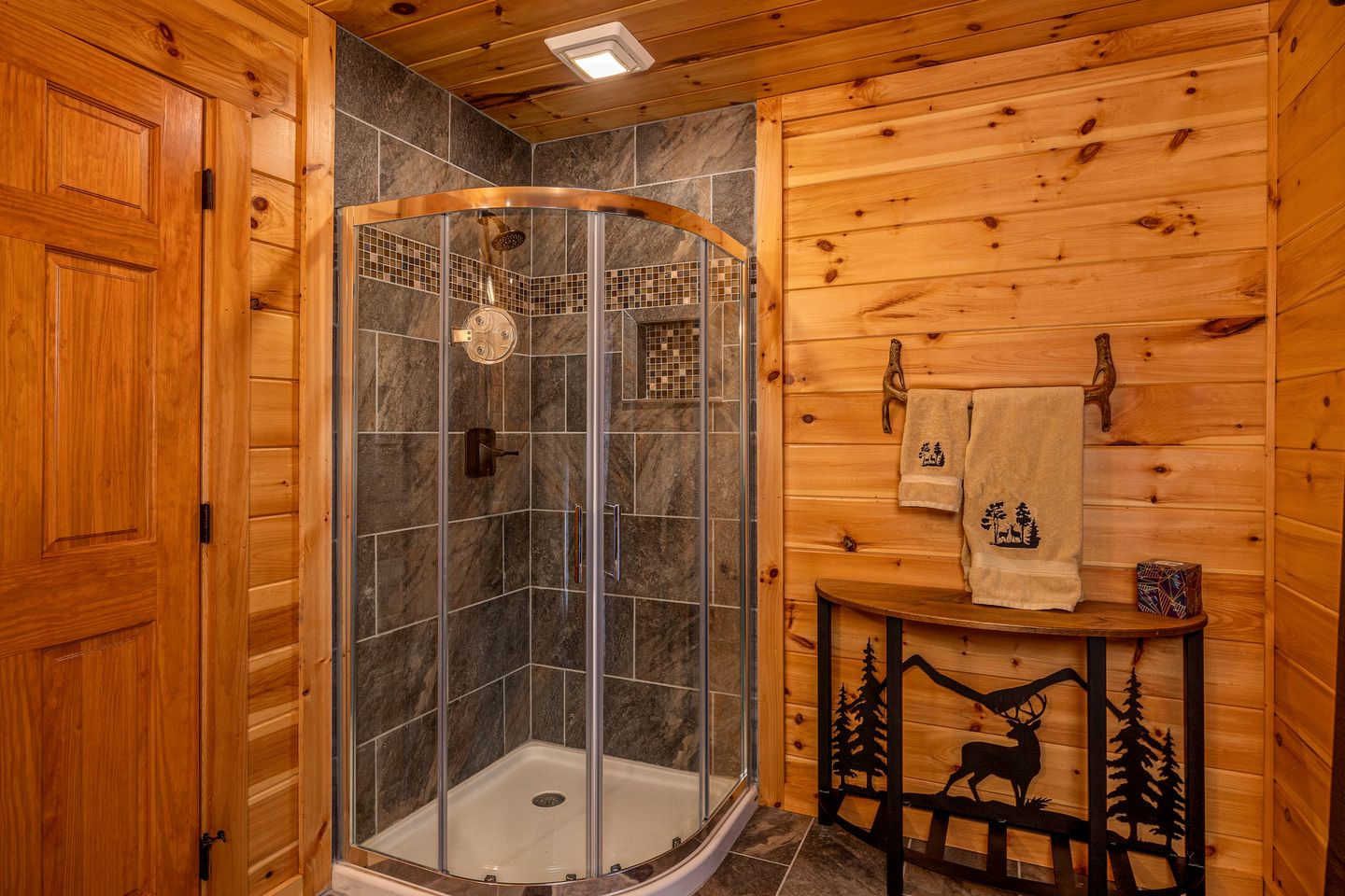 Panoramic Perfection: Luxurious Cabin with Unobstructed Views of Great Smoky Peaks!