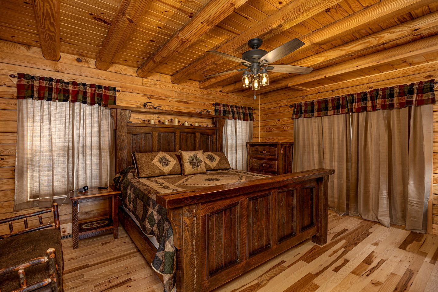 Panoramic Perfection: Luxurious Cabin with Unobstructed Views of Great Smoky Peaks!