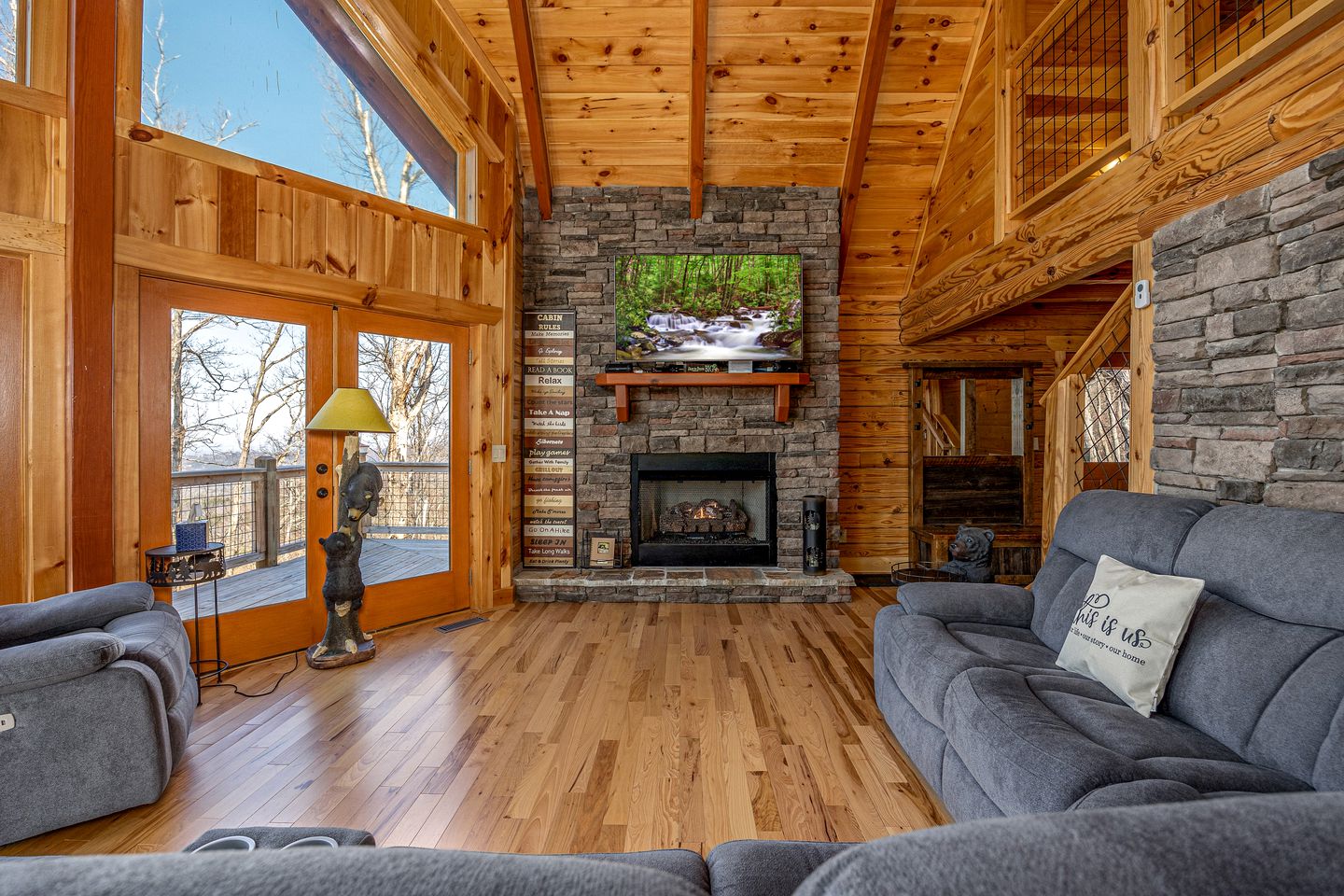 Panoramic Perfection: Luxurious Cabin with Unobstructed Views of Great Smoky Peaks!