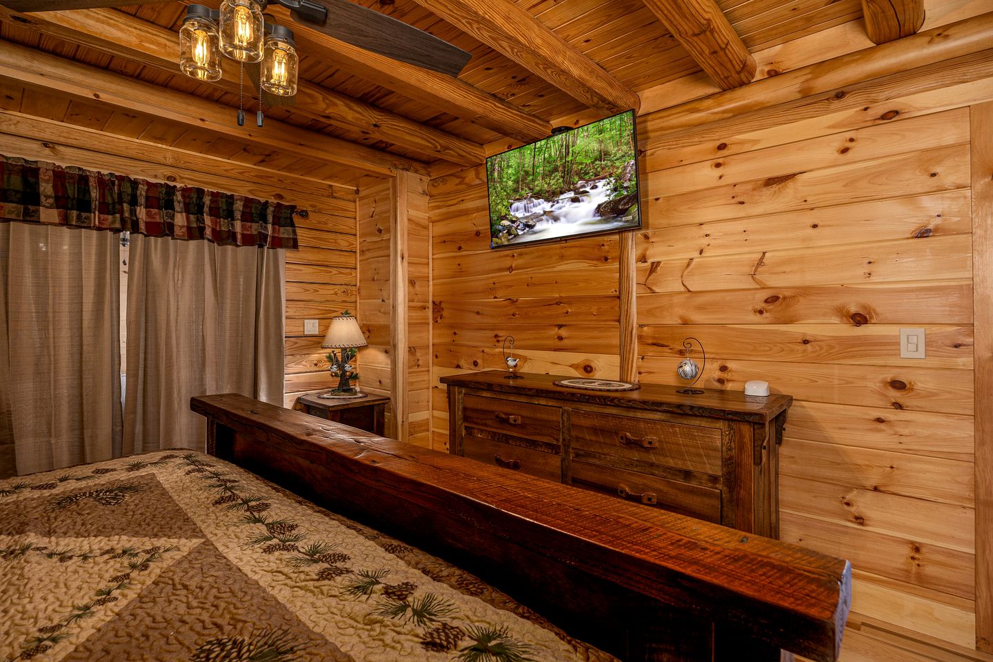 Panoramic Perfection: Luxurious Cabin with Unobstructed Views of Great Smoky Peaks!