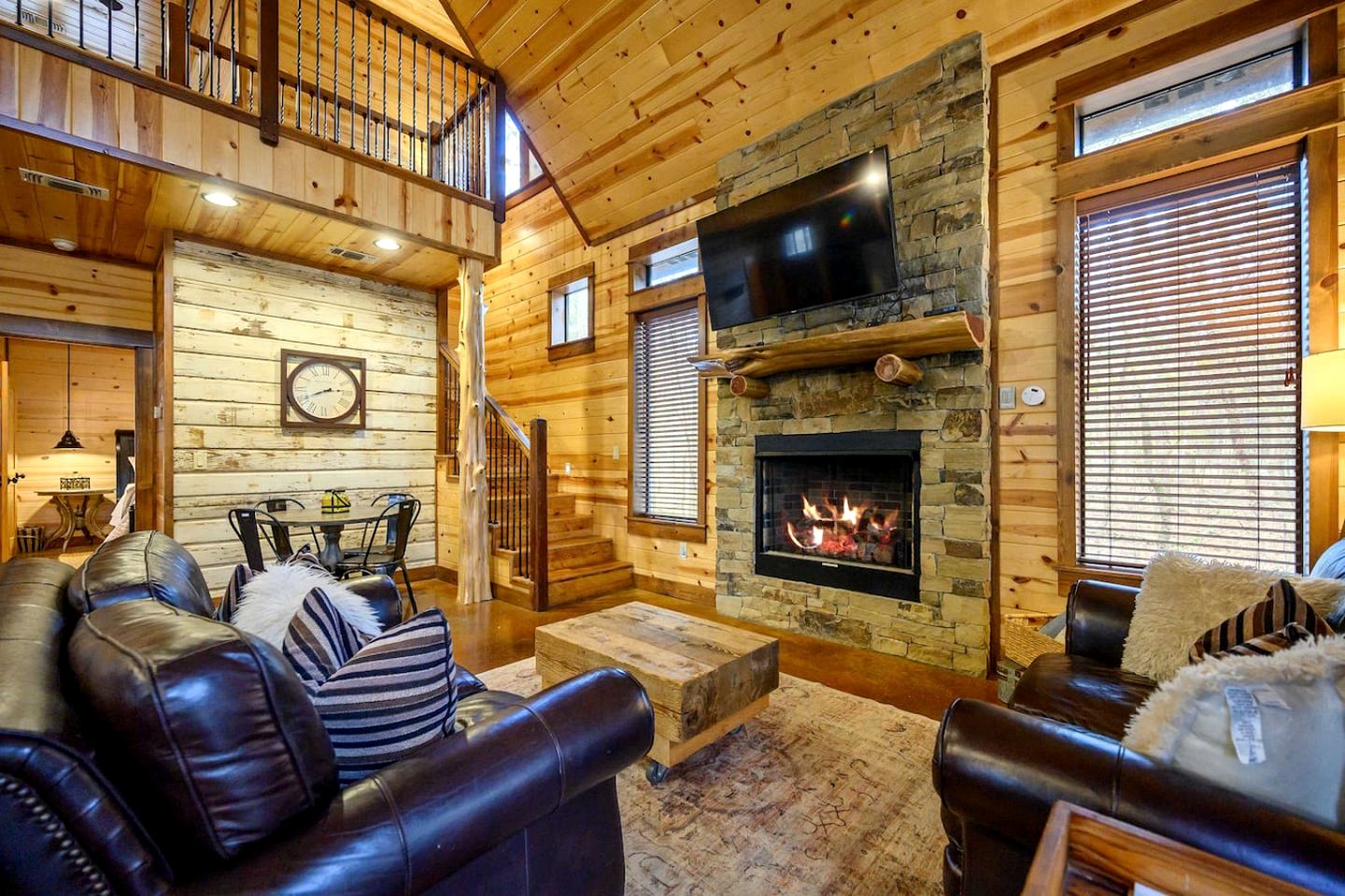 Luxury Cabin with Hot Tub & Game Room Retreat in Broken Bow, Oklahoma