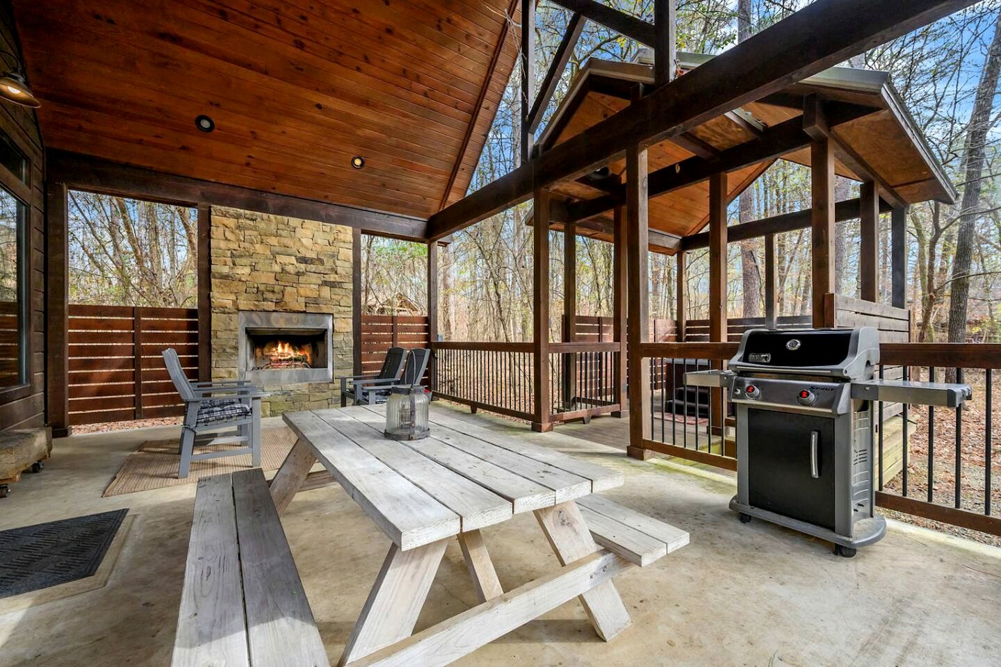 Luxury Cabin with Hot Tub & Game Room Retreat in Broken Bow, Oklahoma
