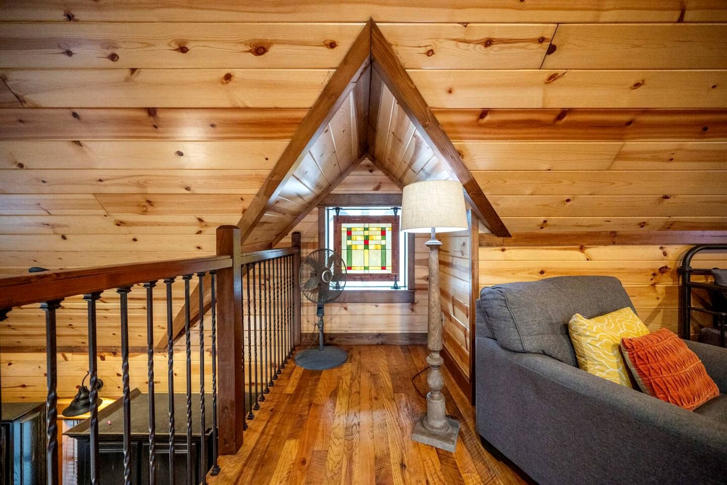 Luxury Cabin with Hot Tub & Game Room Retreat in Broken Bow, Oklahoma