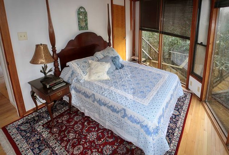 Albert's Lodge, Vacation Rentals 44163, Burnsville, United States of America Glamping Hub