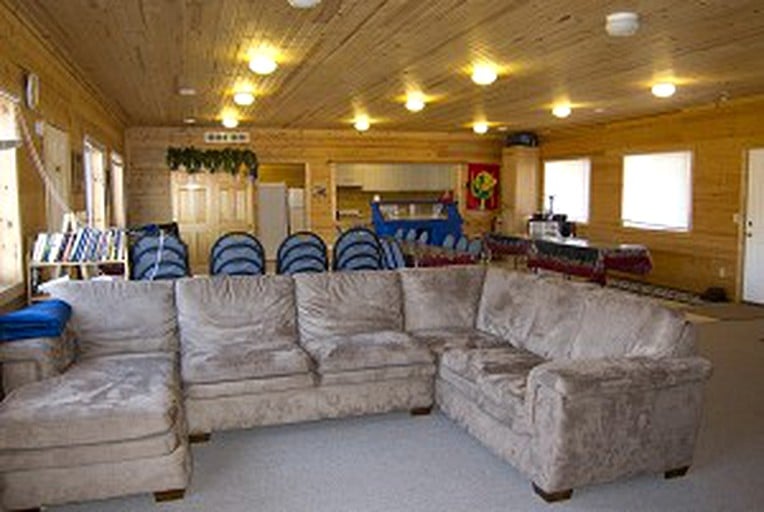 Cabins (Kabitotikwia Lake, Ontario, Canada)