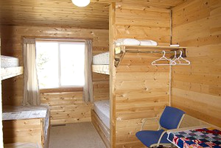 Cabins (Kabitotikwia Lake, Ontario, Canada)