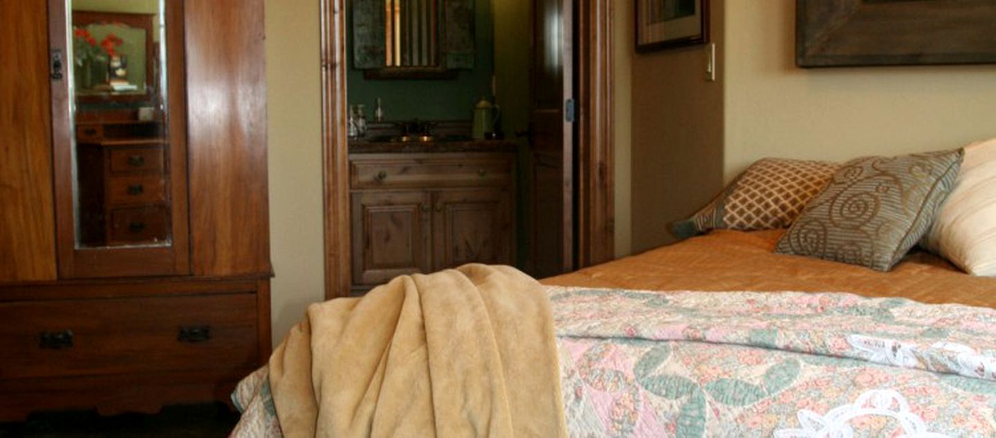 Luxurious Suite for a Secluded Nature Retreat in Sandpoint, Idaho