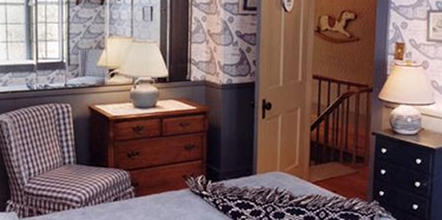 Year-Round Room Accommodation with Serene Woodland Views near Norway, Maine