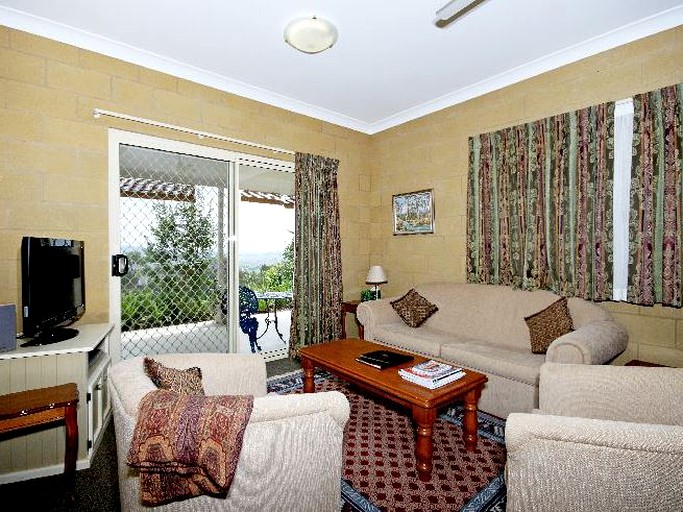 Beautiful Gold Coast Hinterland accommodation pictures looking out over countryside