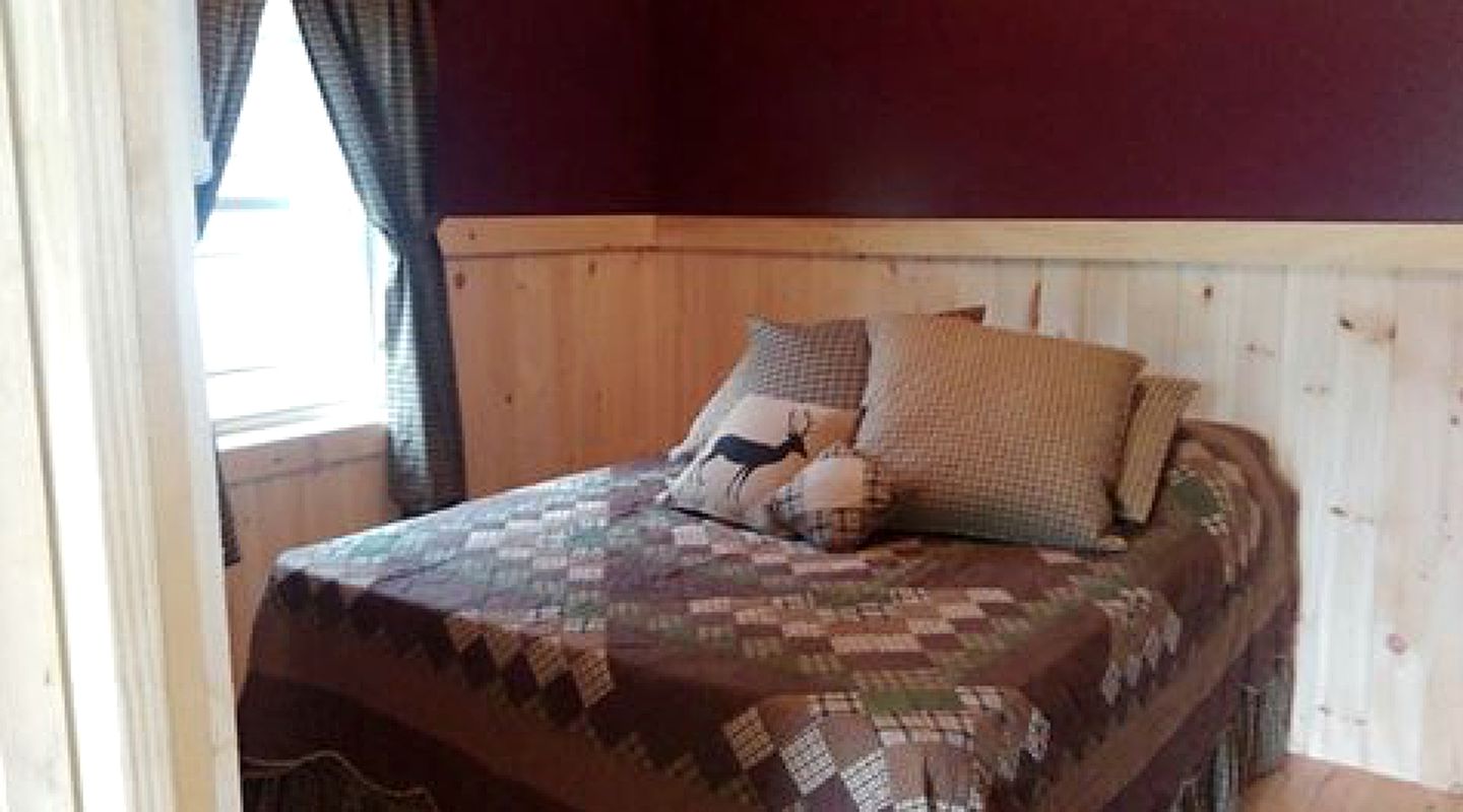 Adirondack-Style Cabin Rentals with Fire Pit and Barbecue in Upstate New York