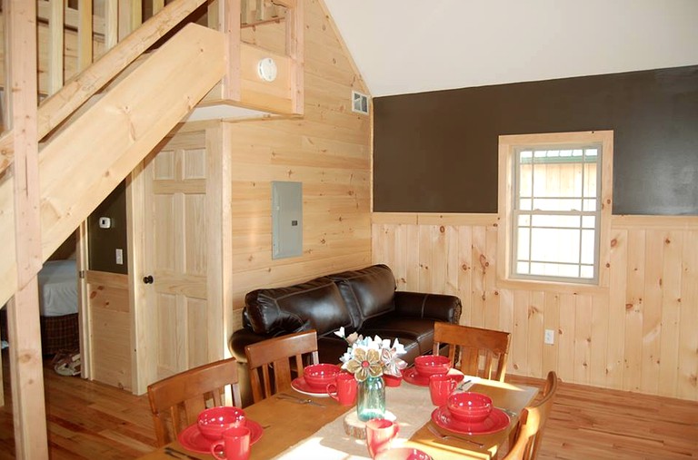 Cabins (Oneida, New York, United States)