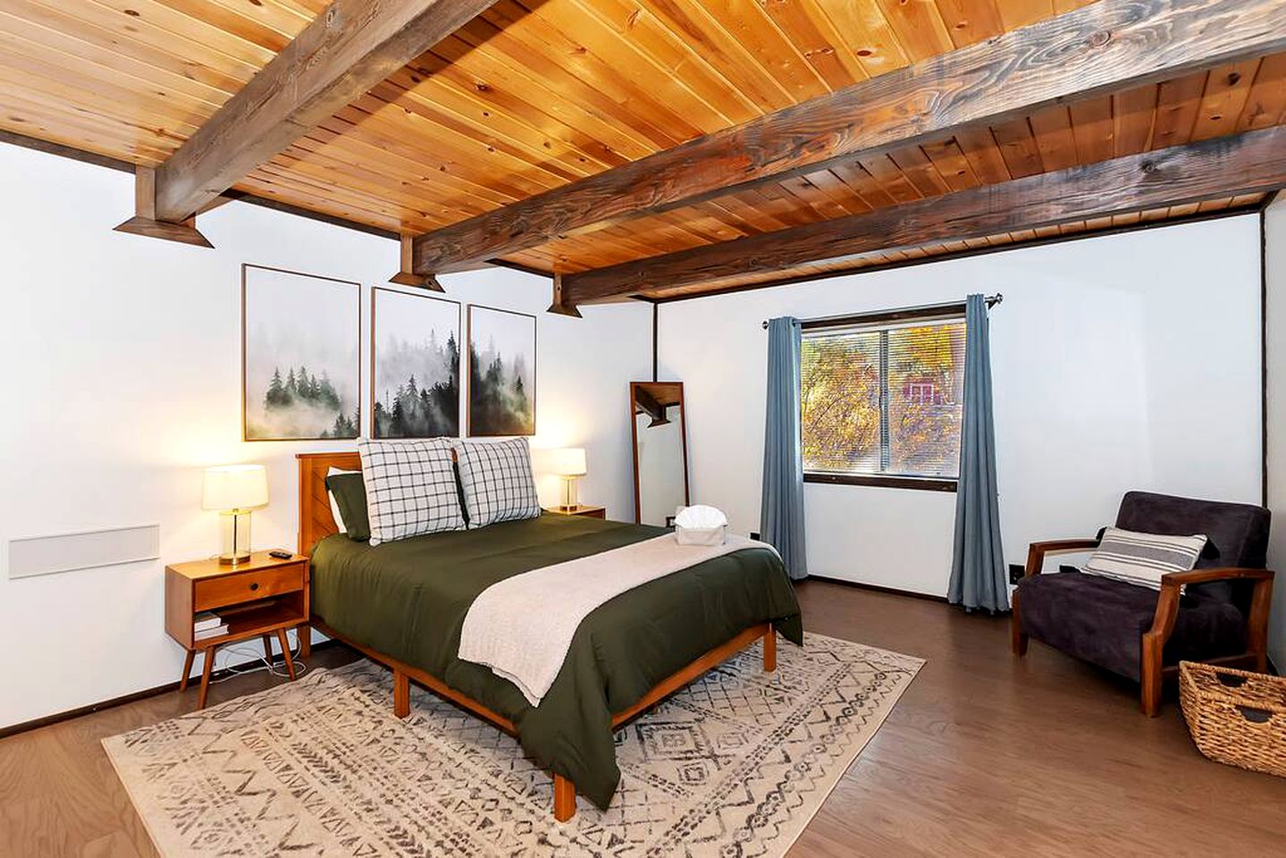 Cosmic Escape: Cabin with Fire Pit for Stargazers in California