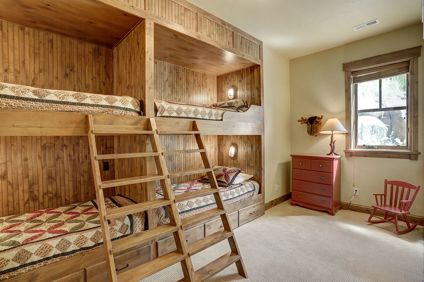 Sublime Breckenridge Lodge with Sweeping Views