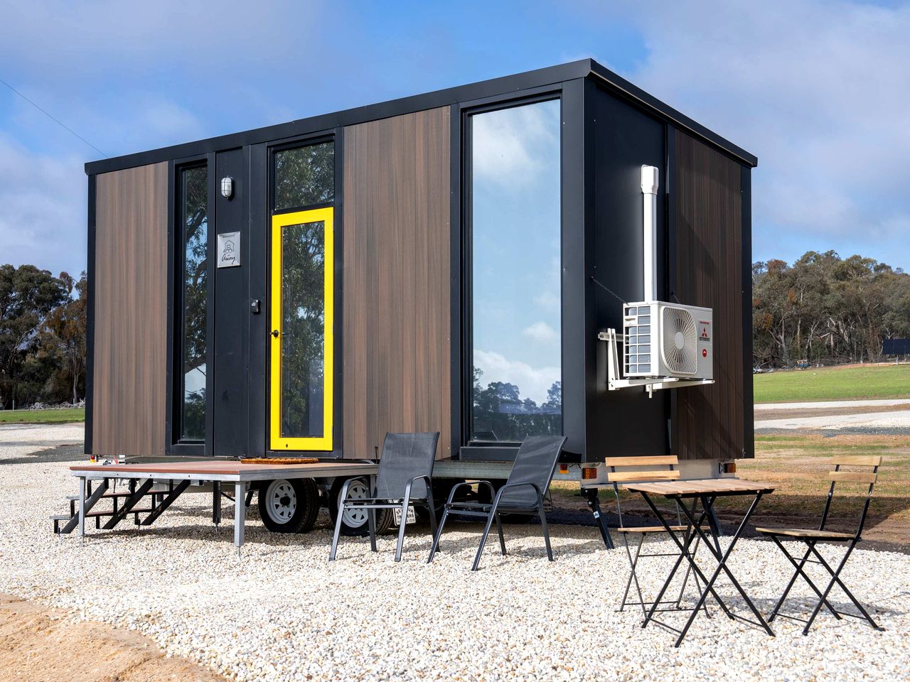 Tranquil Tiny House Farm Stay with Rolling Hill Views near Grampians, Warrenmang Victoria