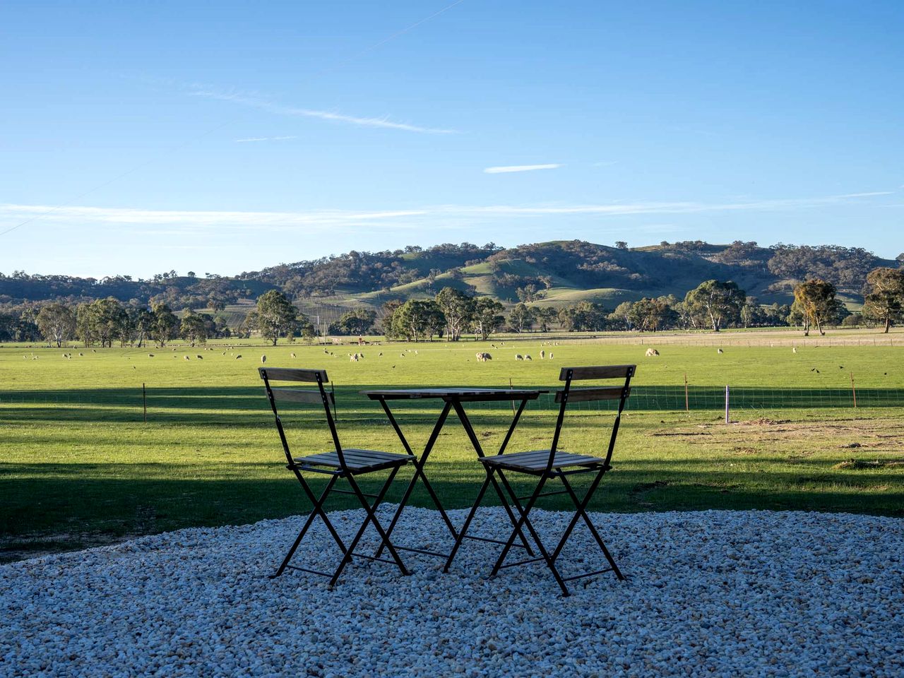 Tranquil Tiny House Farm Stay with Rolling Hill Views near Grampians, Warrenmang Victoria