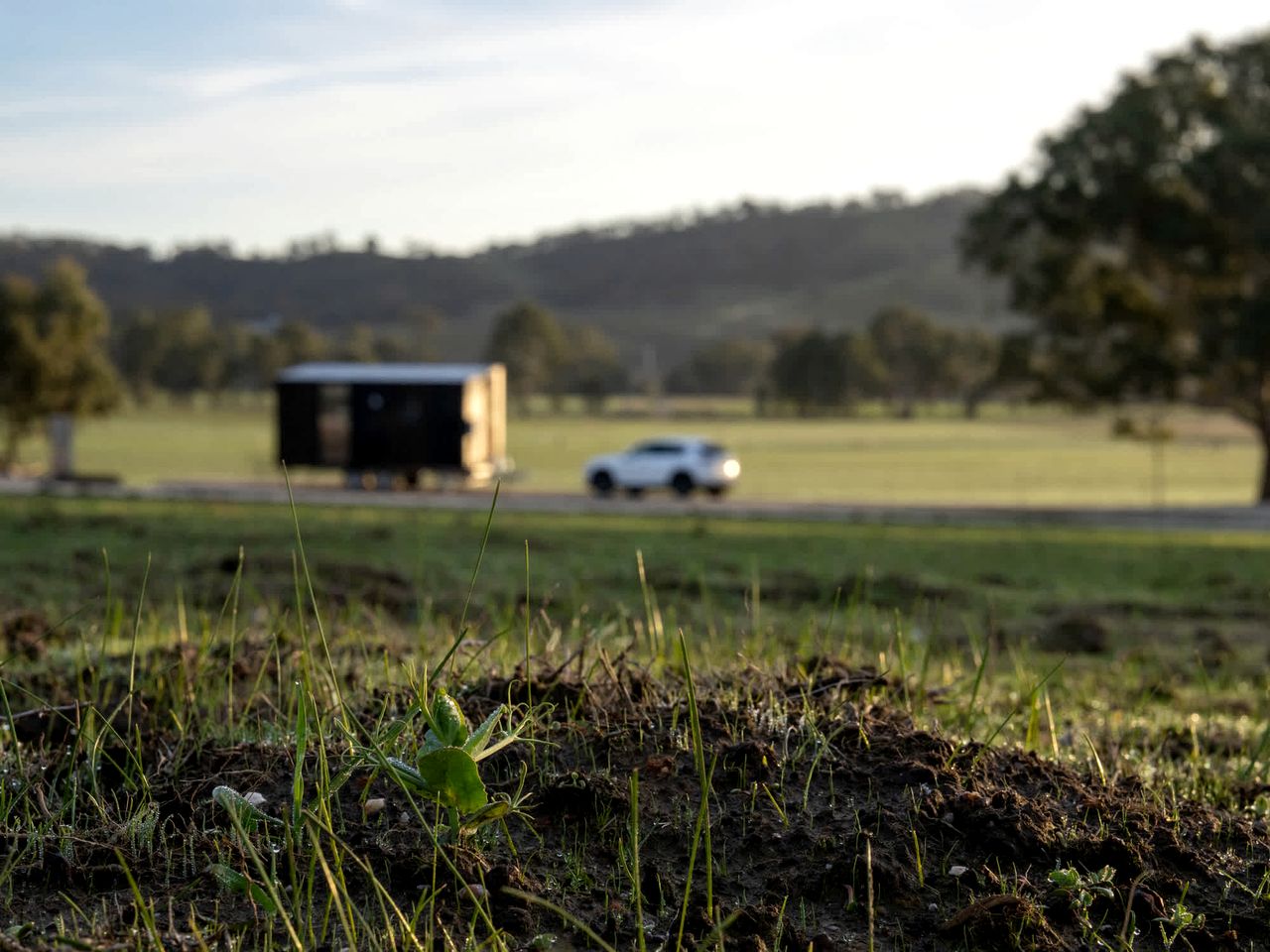 Tranquil Tiny House Farm Stay with Rolling Hill Views near Grampians, Warrenmang Victoria