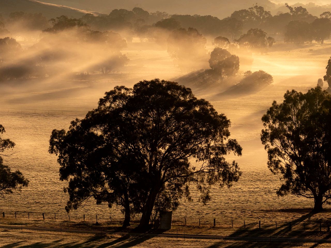 Tranquil Tiny House Farm Stay with Rolling Hill Views near Grampians, Warrenmang Victoria