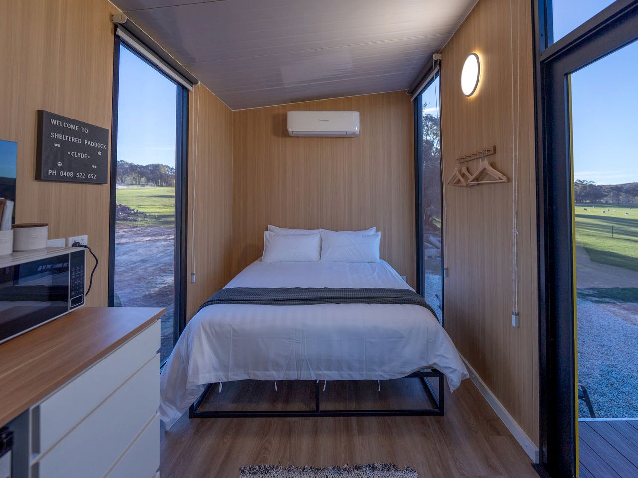 Tranquil Tiny House Farm Stay with Rolling Hill Views near Grampians, Warrenmang Victoria