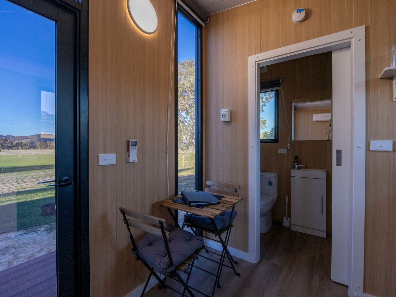 Tranquil Tiny House Farm Stay with Rolling Hill Views near Grampians, Warrenmang Victoria