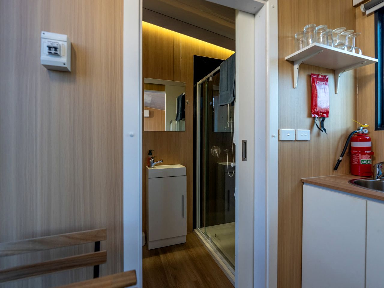 Tranquil Tiny House Farm Stay with Rolling Hill Views near Grampians, Warrenmang Victoria