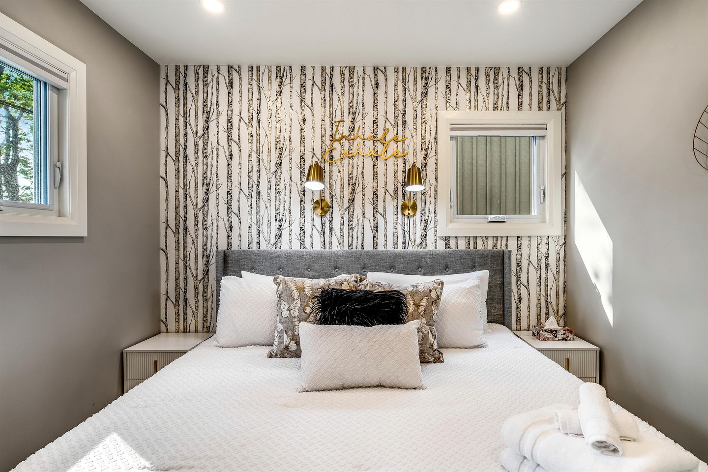 Coast Rental with Hot-Tub and Equipped Deck in Ontario