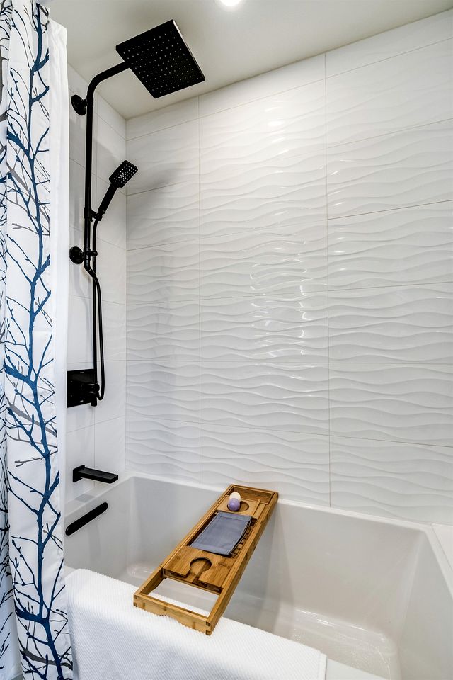 Coast Rental with Hot-Tub and Equipped Deck in Ontario