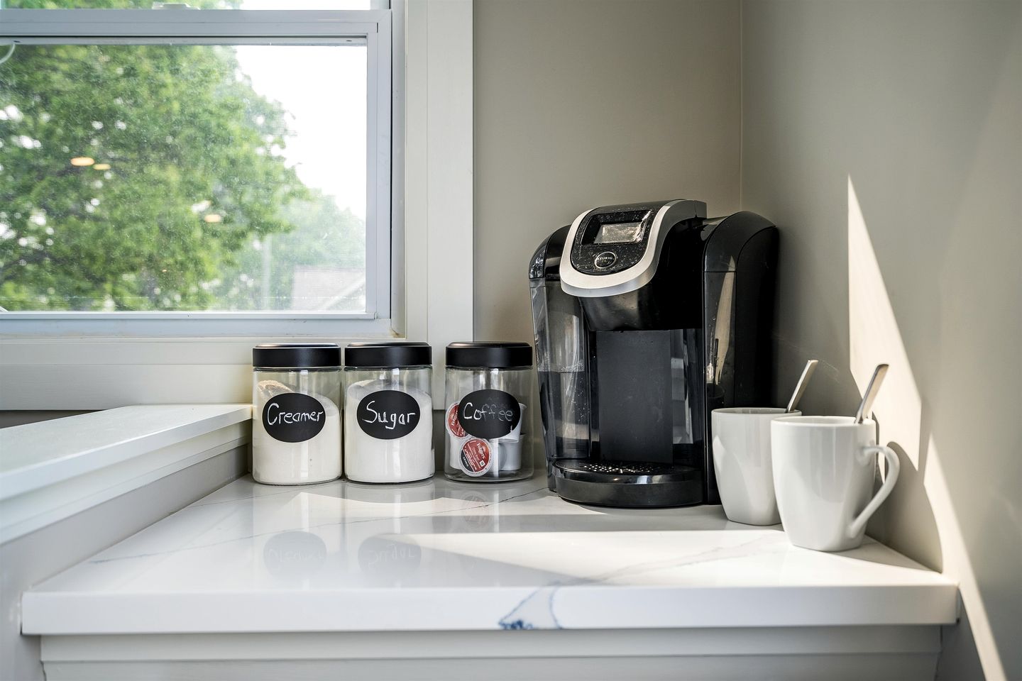 Coast Rental with Hot-Tub and Equipped Deck in Ontario