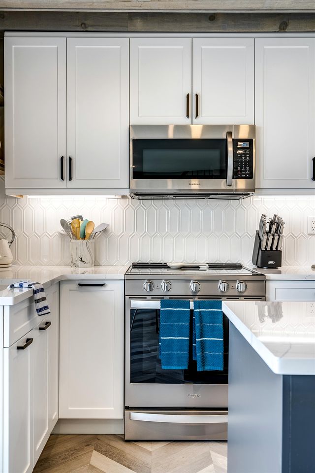 Coast Rental with Hot-Tub and Equipped Deck in Ontario