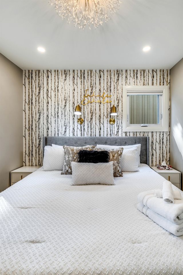 Coast Rental with Hot-Tub and Equipped Deck in Ontario