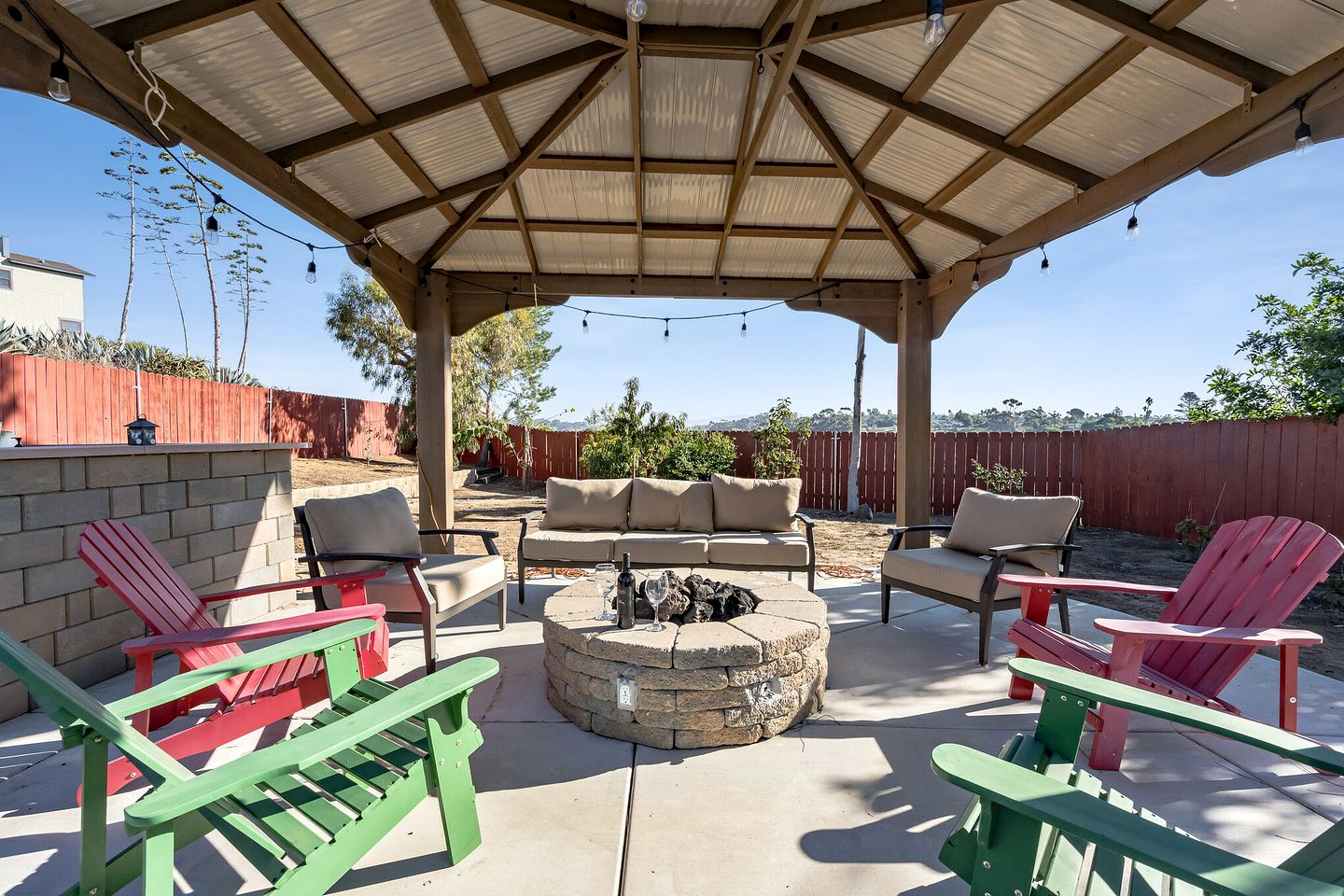 Amazing Cottage with Hot-tub and Fire Pit in Oceanside, California