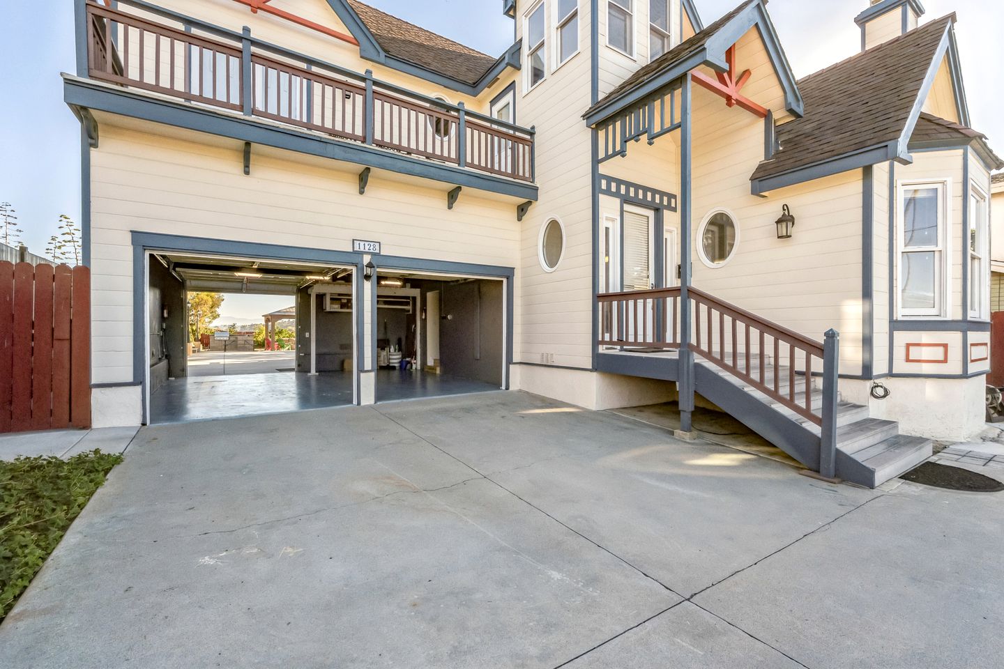 Amazing Cottage with Hot-tub and Fire Pit in Oceanside, California