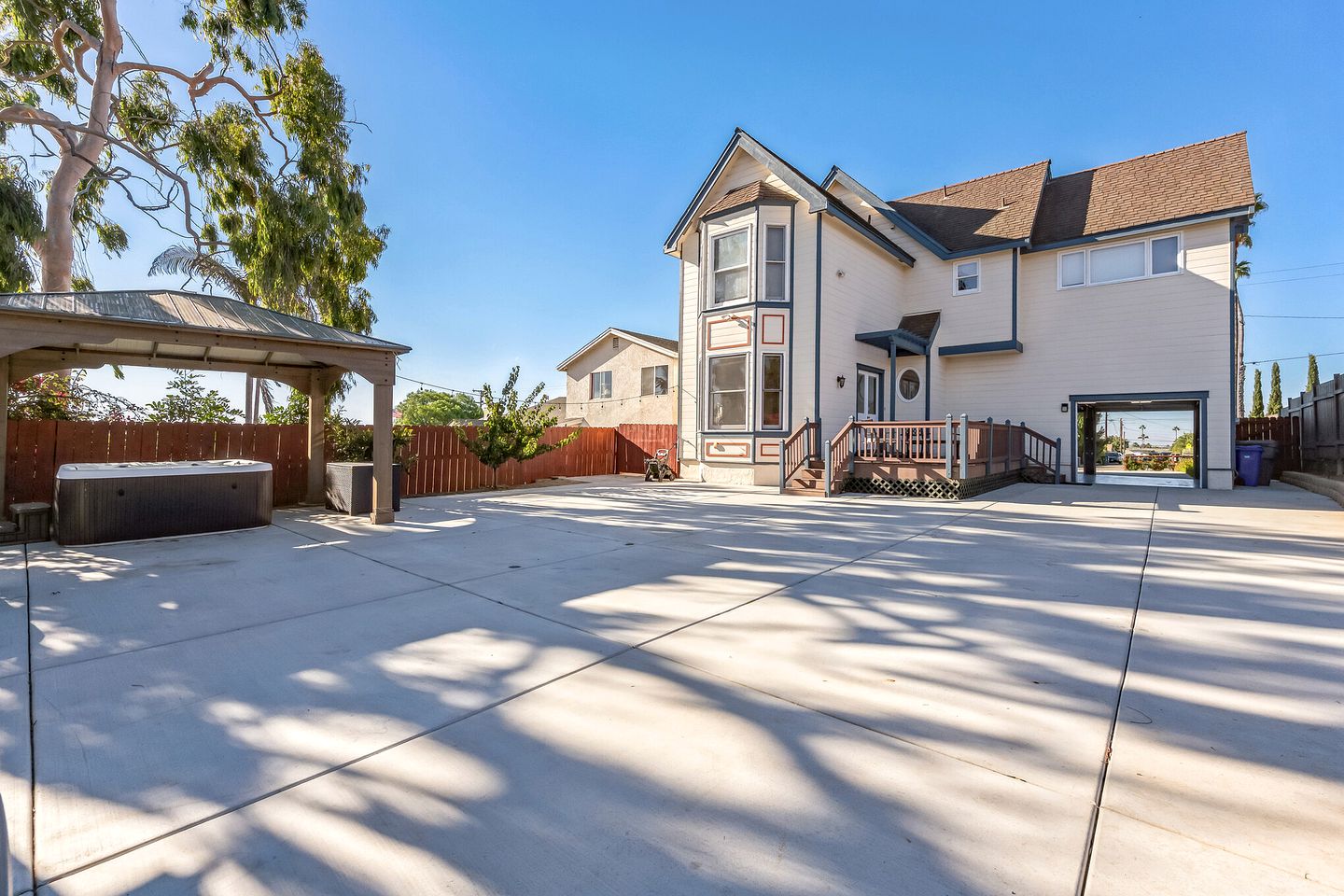 Amazing Cottage with Hot-tub and Fire Pit in Oceanside, California