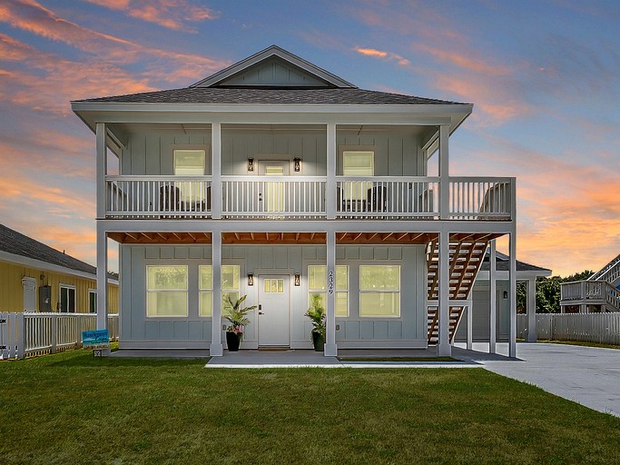 Spacious Vacation Home with Fenced Yard & Deck near Rockport Beach, Texas