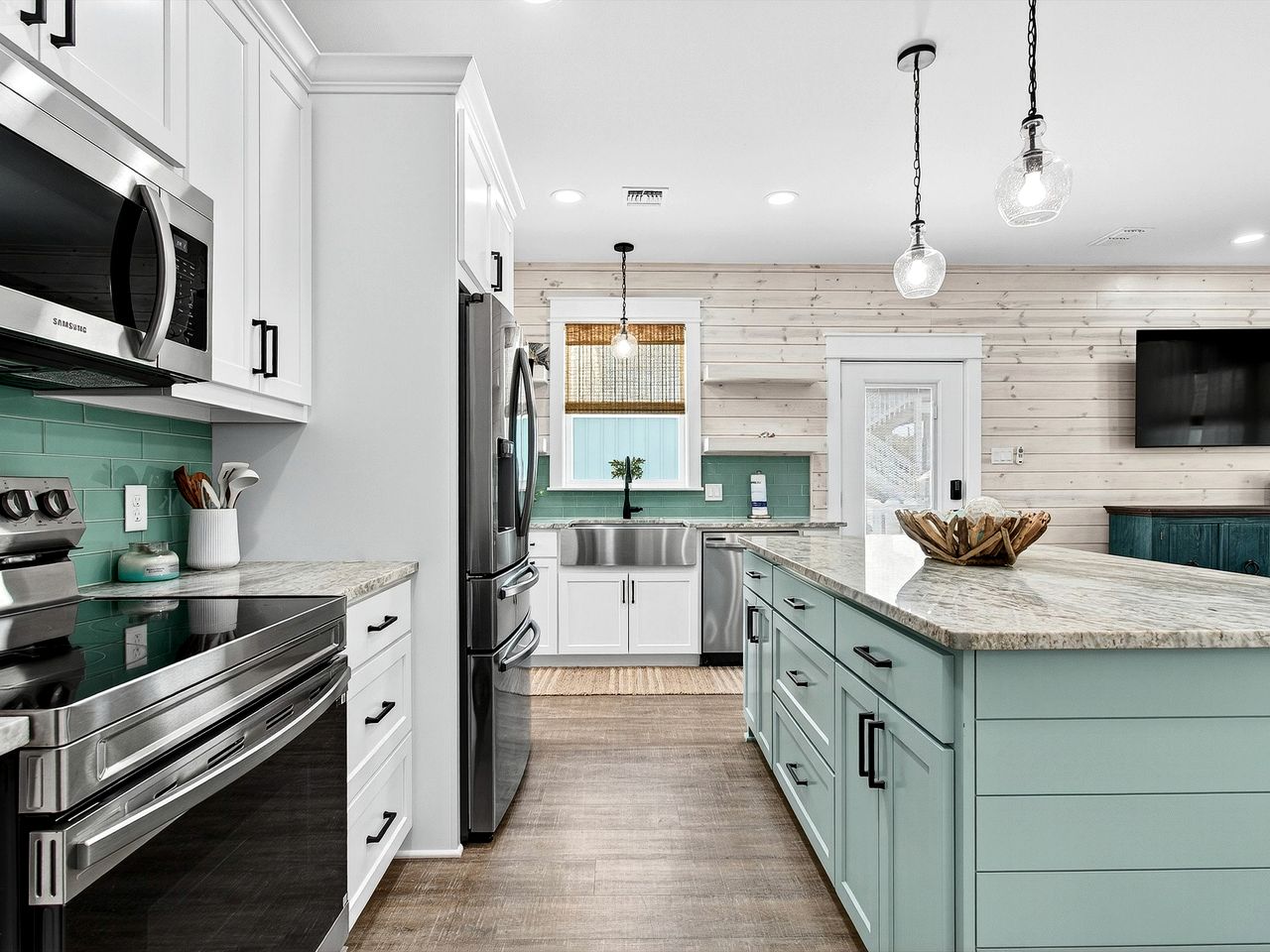 Spacious Vacation Home with Fenced Yard & Deck near Rockport Beach, Texas